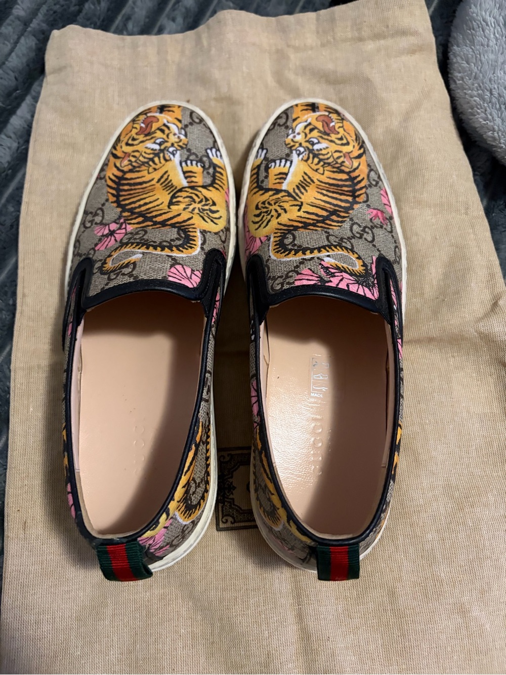 Gucci Kids Slip-On Sneakers in Beige, Yellow & Pink Tiger Print - Picture 3 of 4